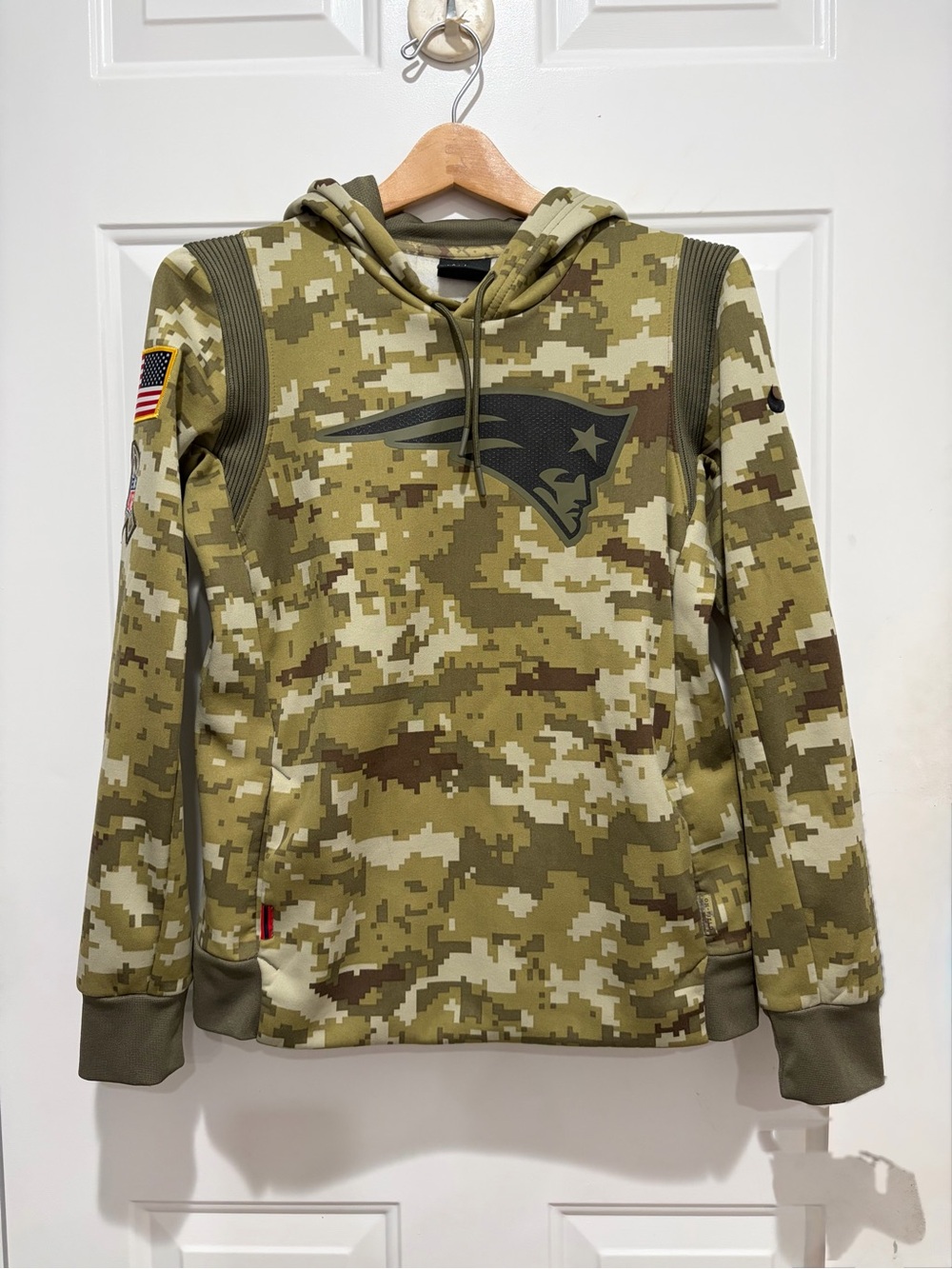 NFL Nike Dri-FIT New England Patriots Salute to Service Camo Hoodie, Small